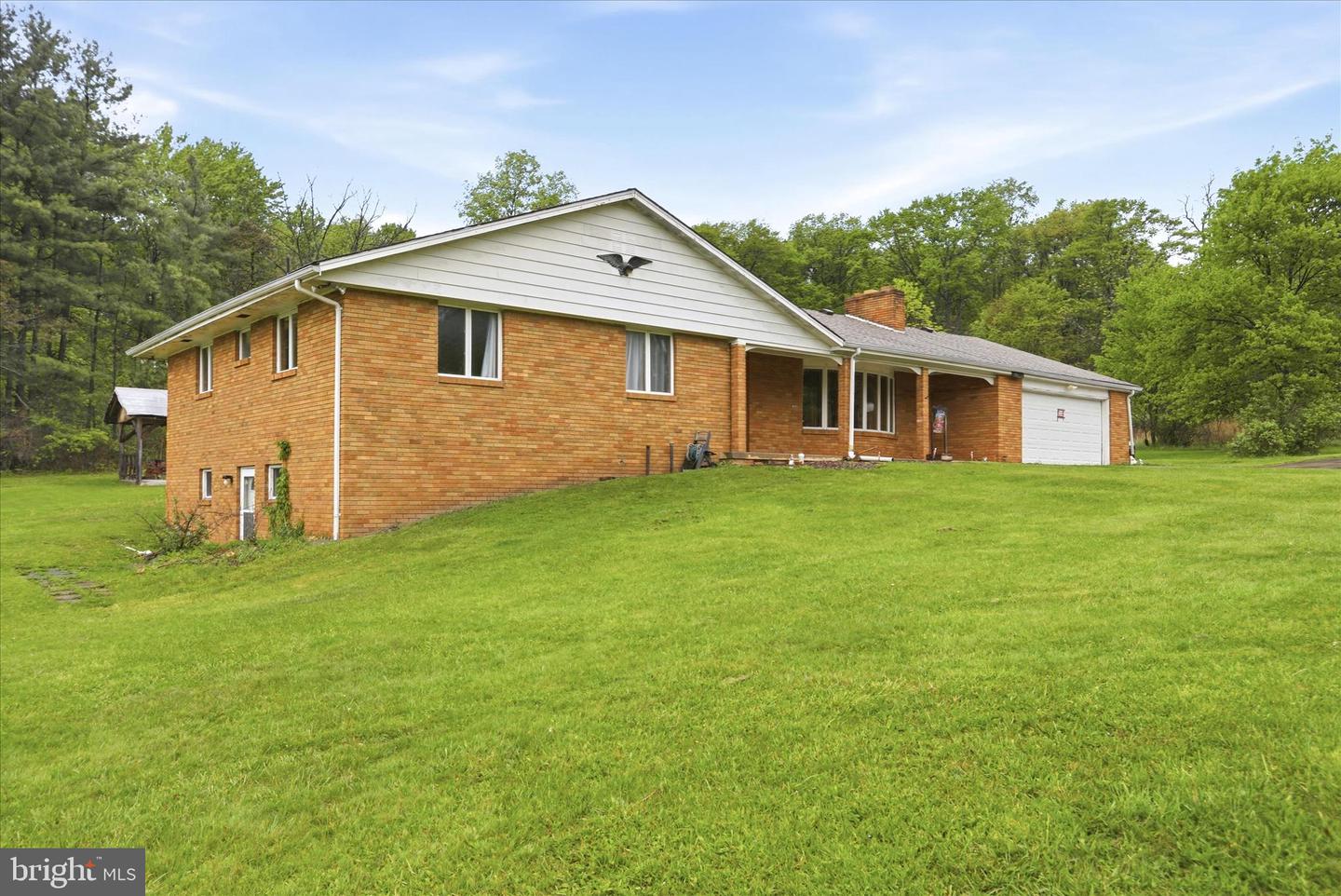 10233 Parkersburg Rd Property Photo 3
