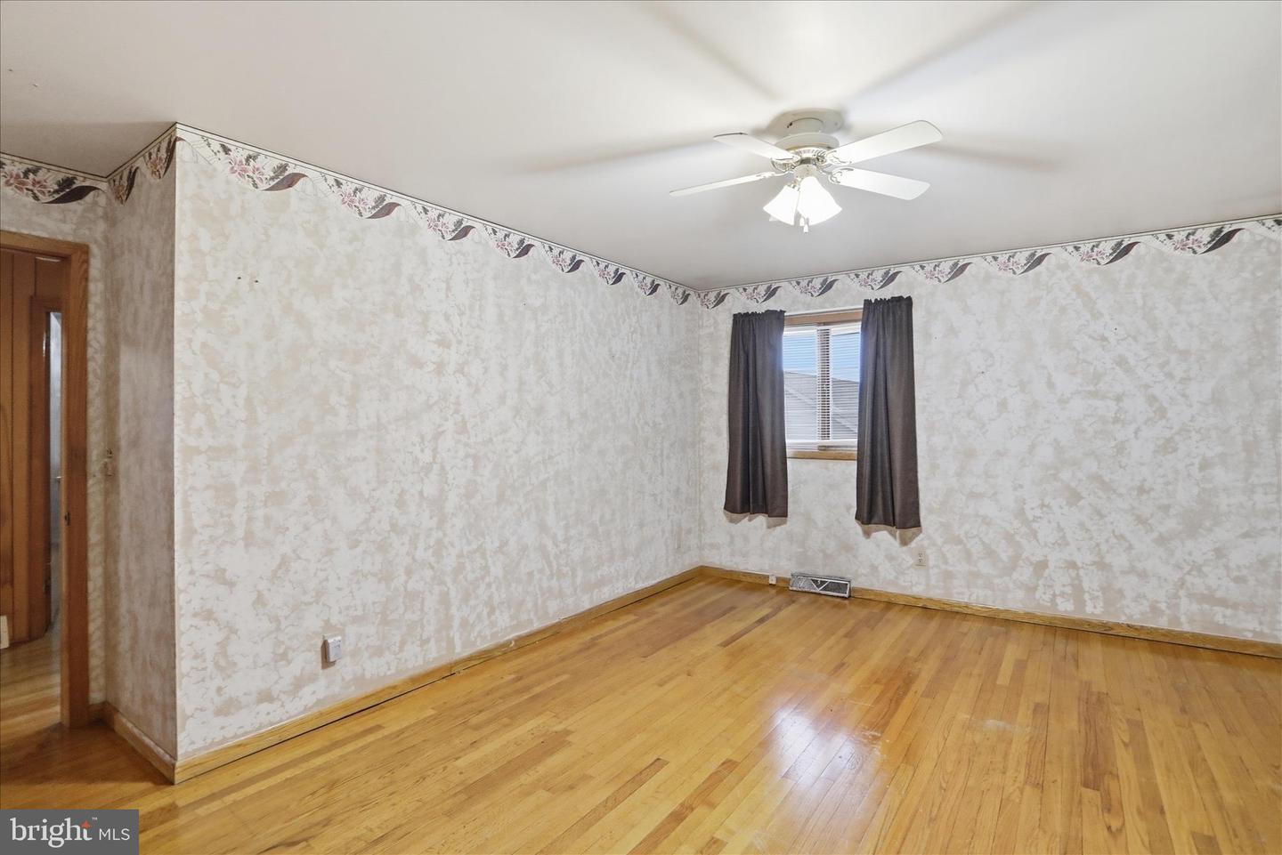 10233 Parkersburg Rd Property Photo 5