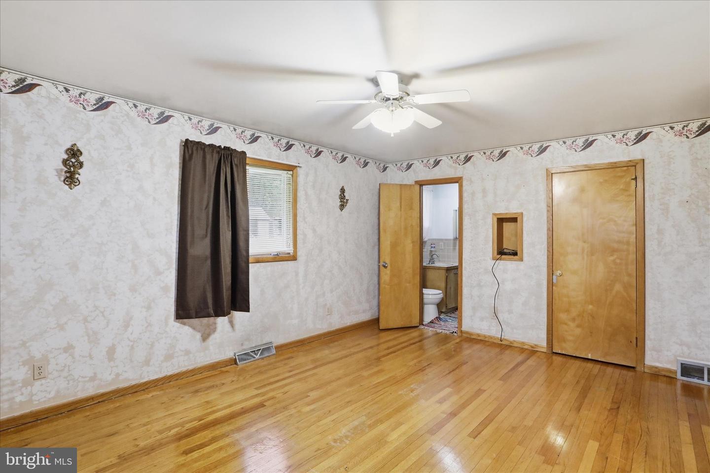 10233 Parkersburg Rd Property Photo 6