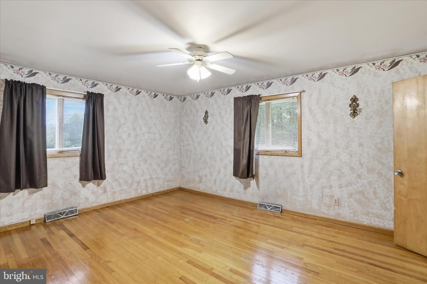 10233 Parkersburg Rd Property Photo 7