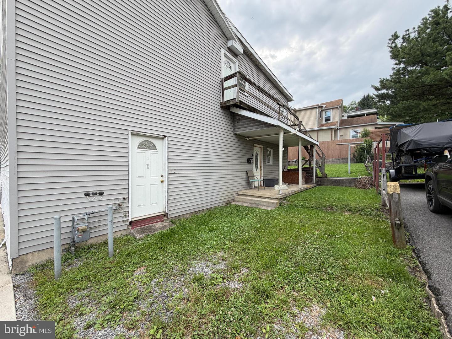 301 Rock St Property Photo 5