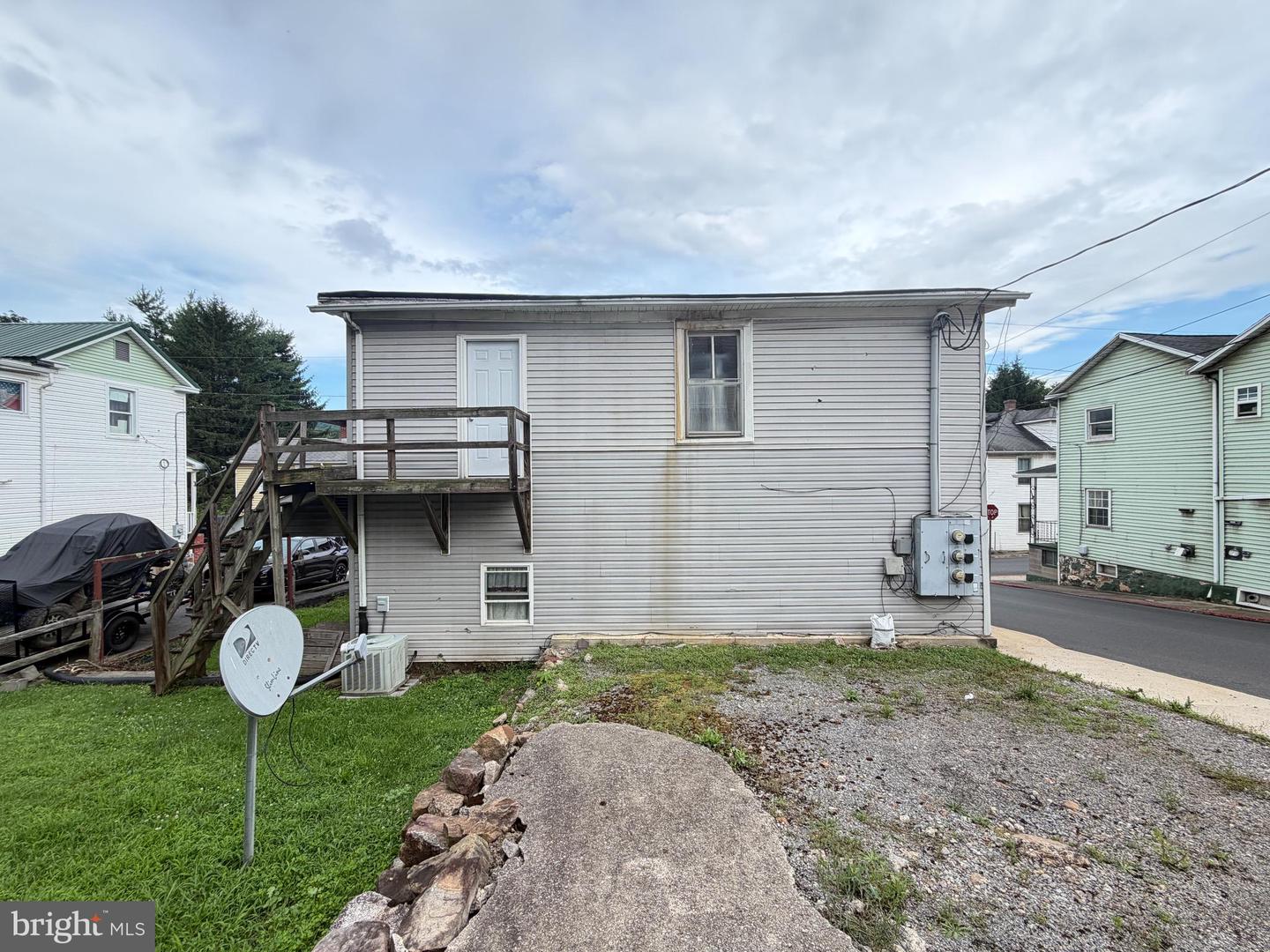 301 Rock St Property Photo 8