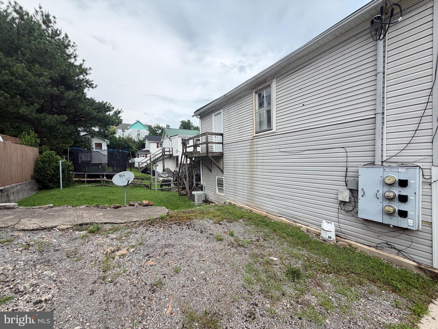 301 Rock St Property Photo 9