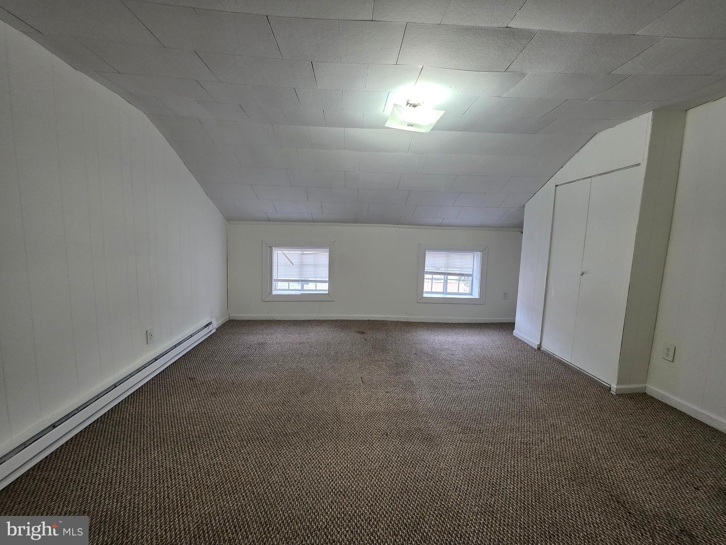 219 Pear St Property Photo 8