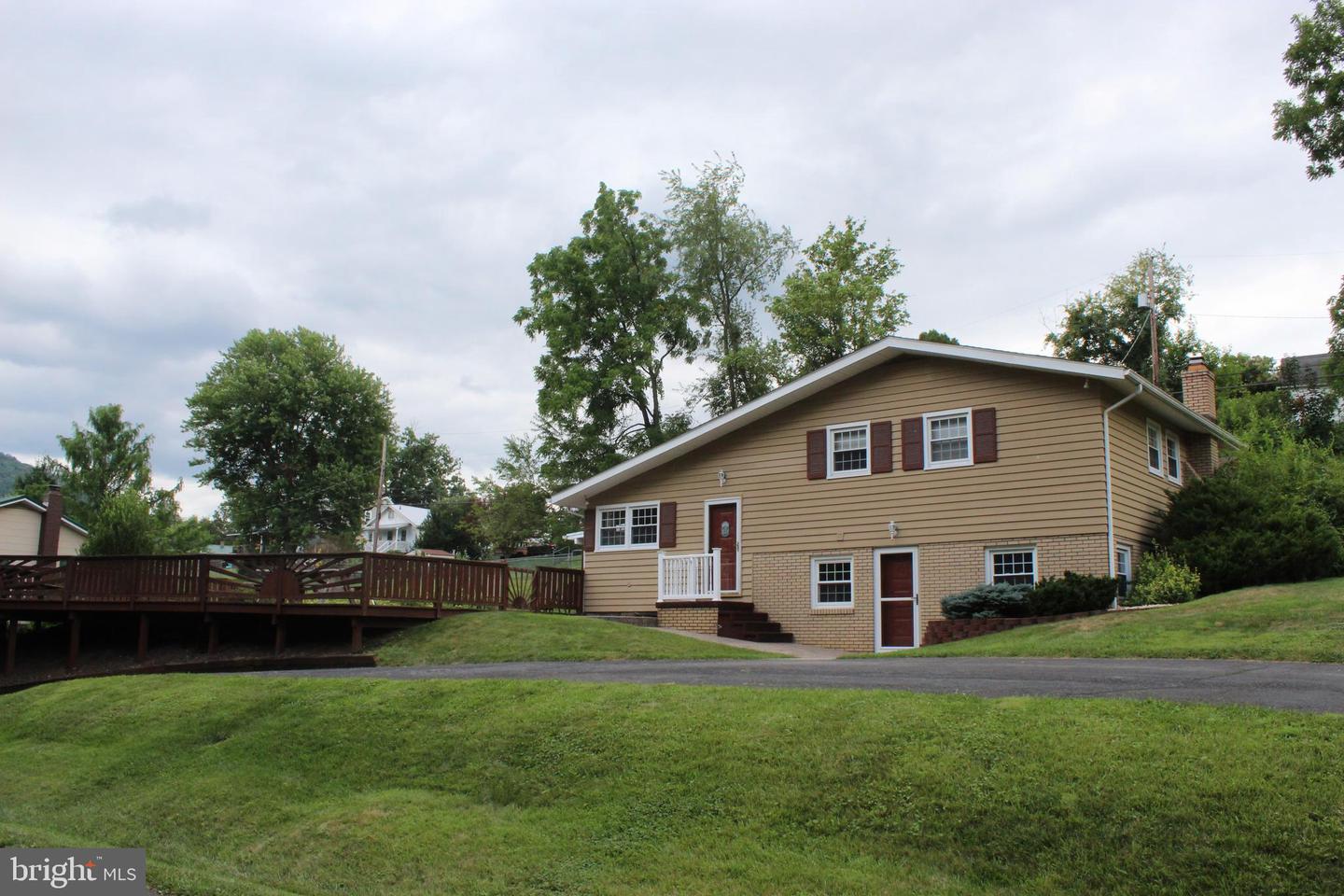 11909 Mulberry Ave Property Photo 1