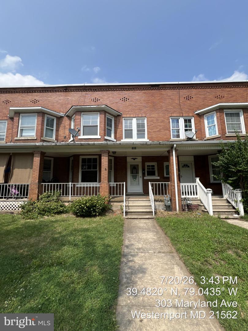 303 Maryland Ave Property Photo 3