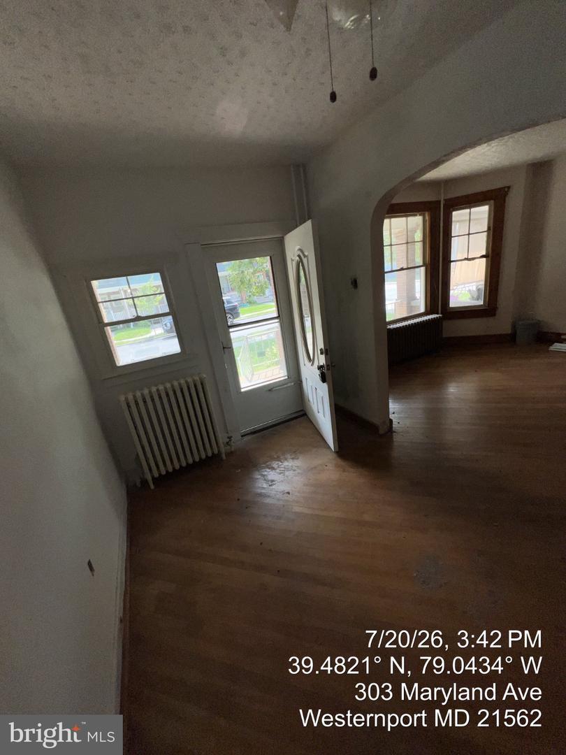 303 Maryland Ave Property Photo 4