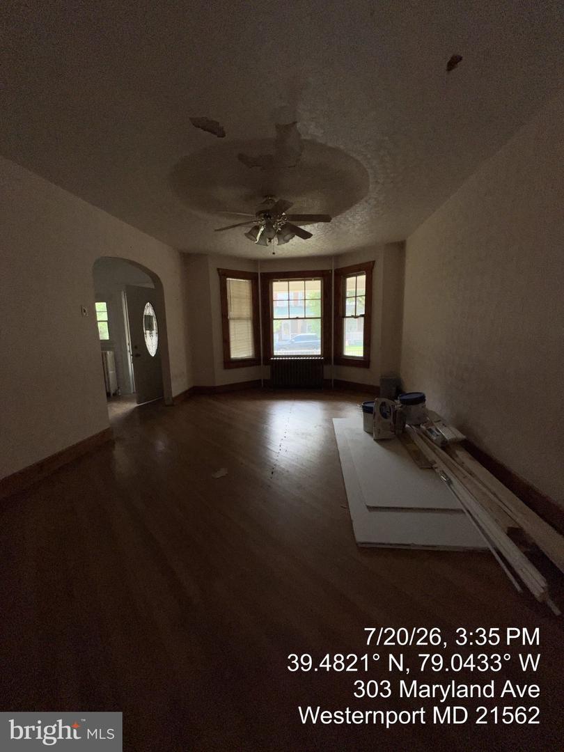 303 Maryland Ave Property Photo 5
