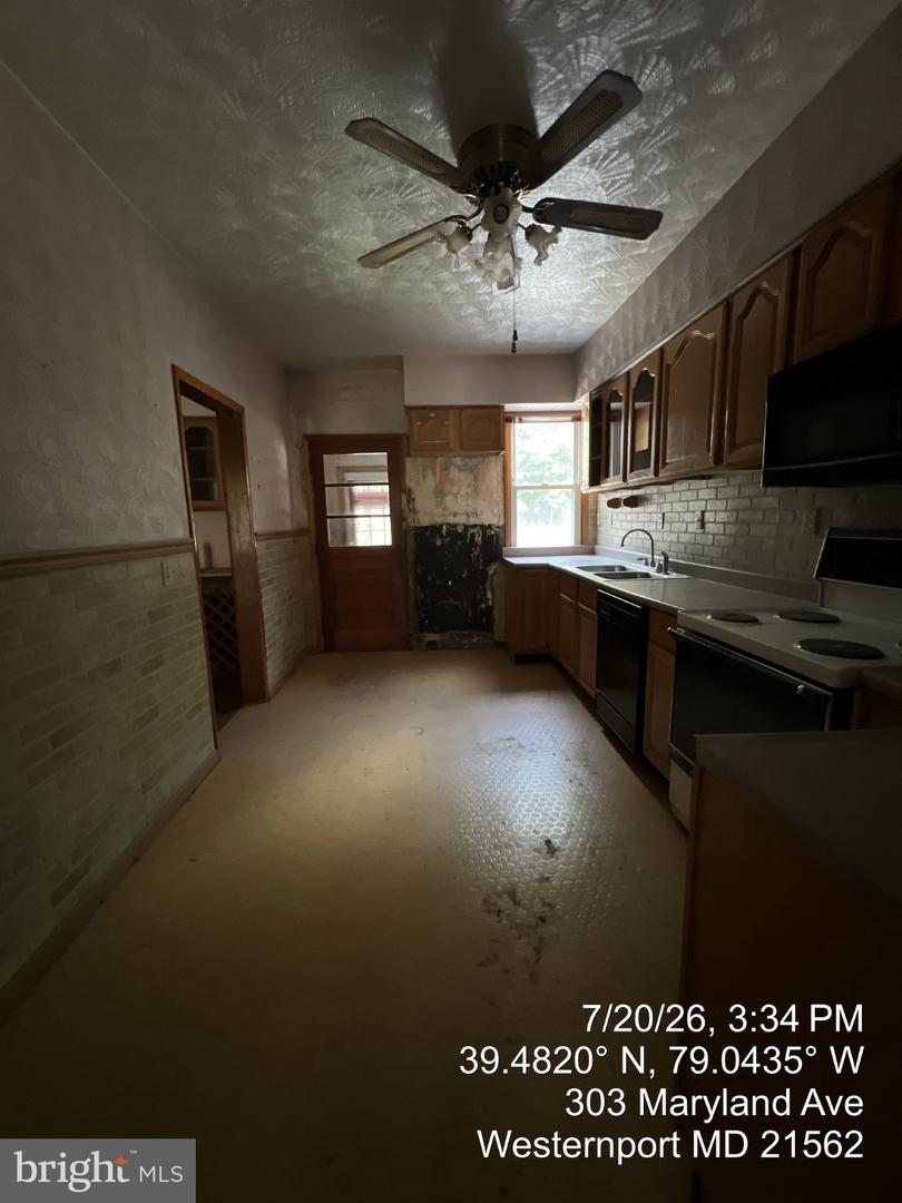 303 Maryland Ave Property Photo 6