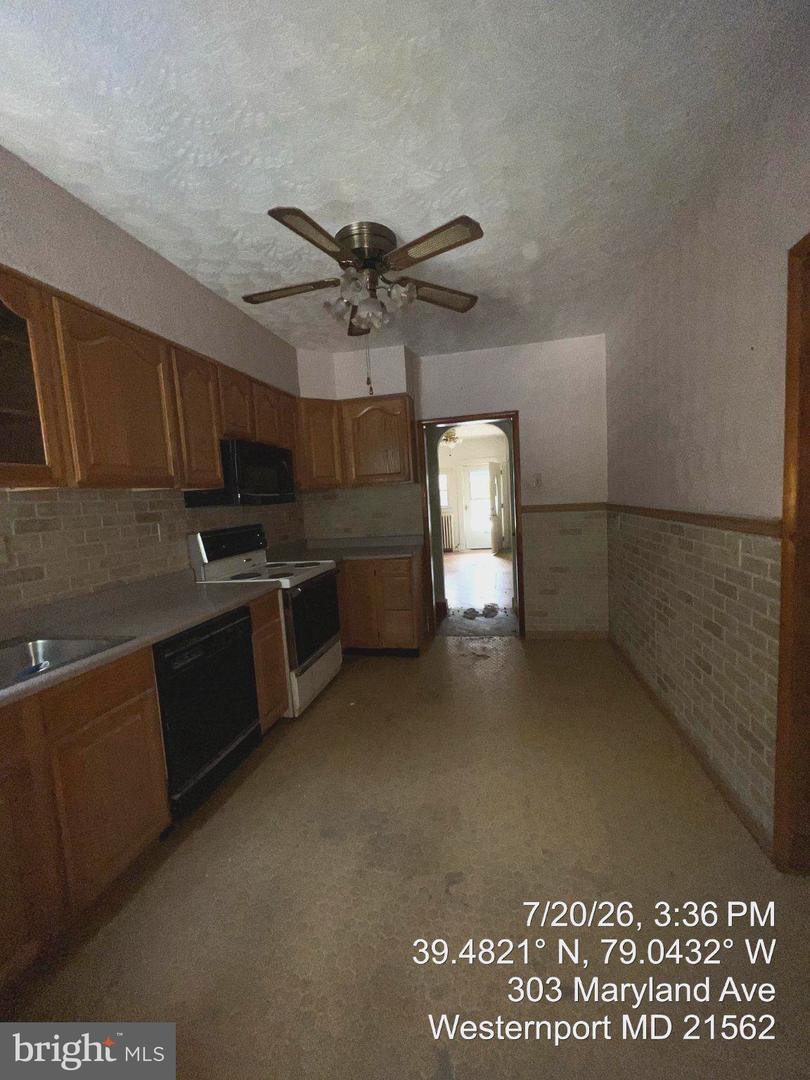 303 Maryland Ave Property Photo 7
