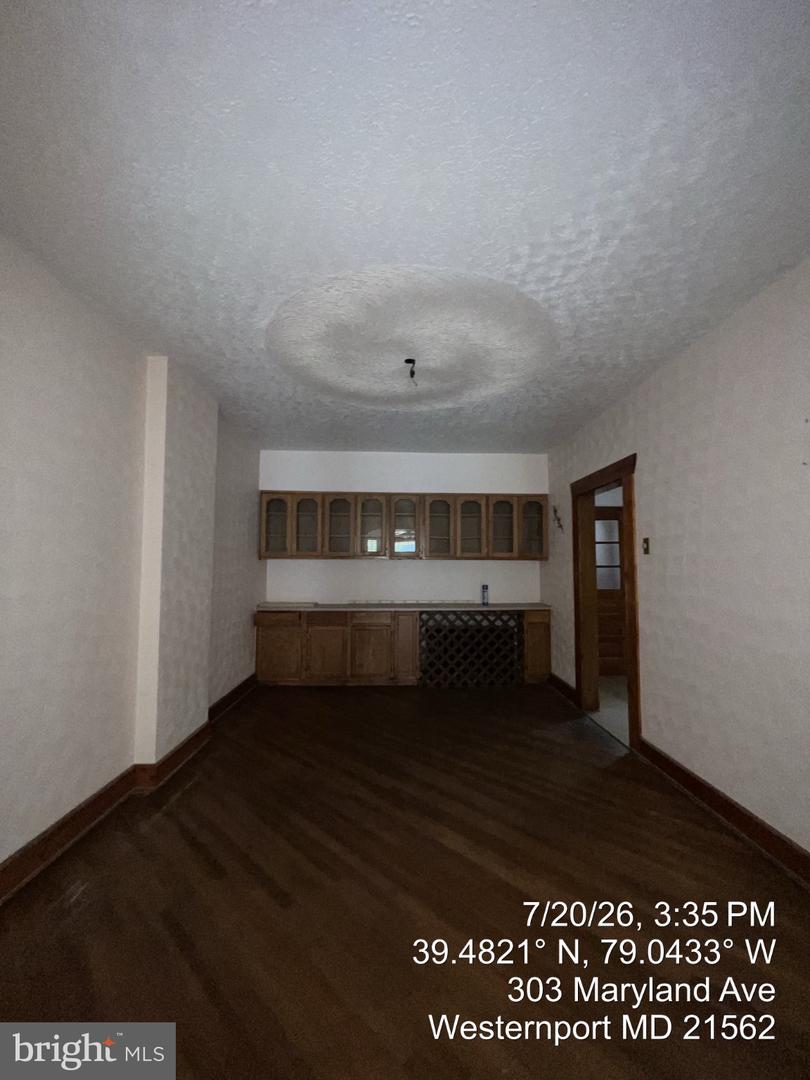303 Maryland Ave Property Photo 8