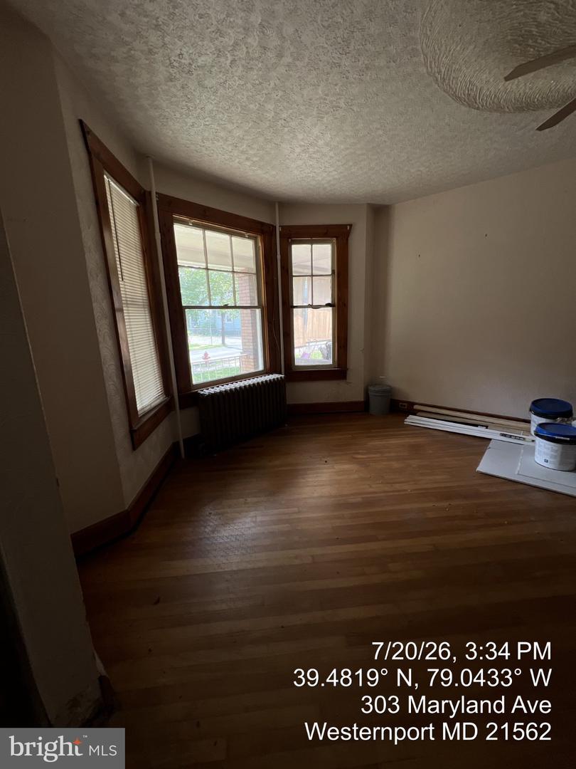 303 Maryland Ave Property Photo 9