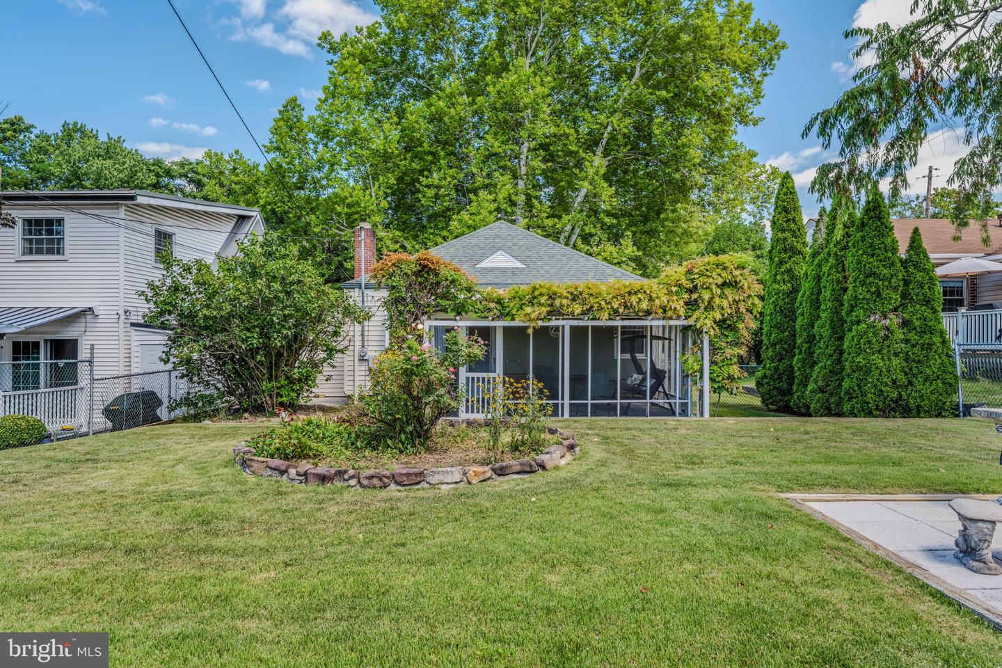 405 Caroline St Property Photo 29