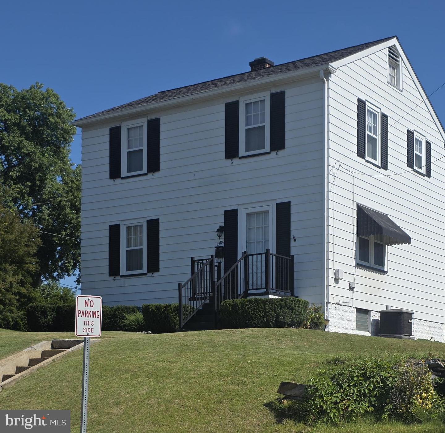1306 E Oldtown Rd Property Photo 1