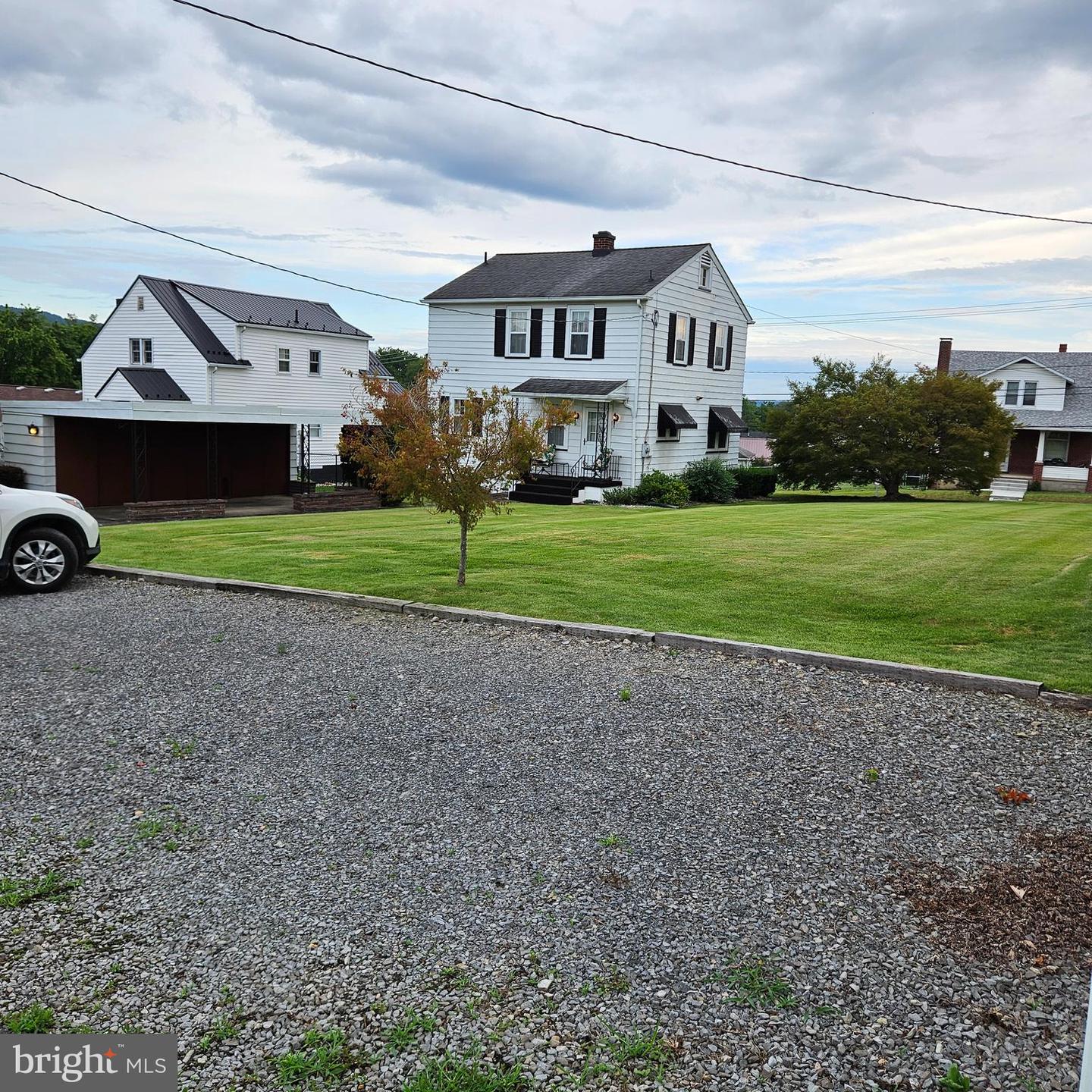 1306 E Oldtown Rd Property Photo 2