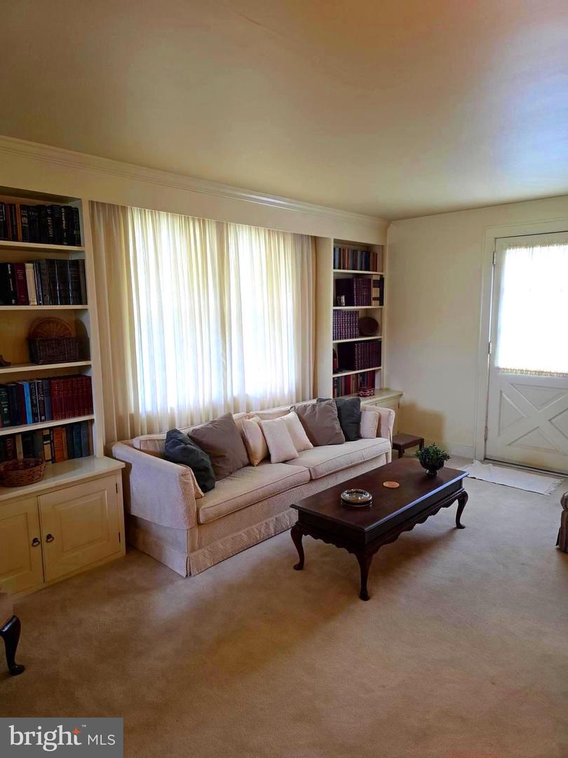 1306 E Oldtown Rd Property Photo 4