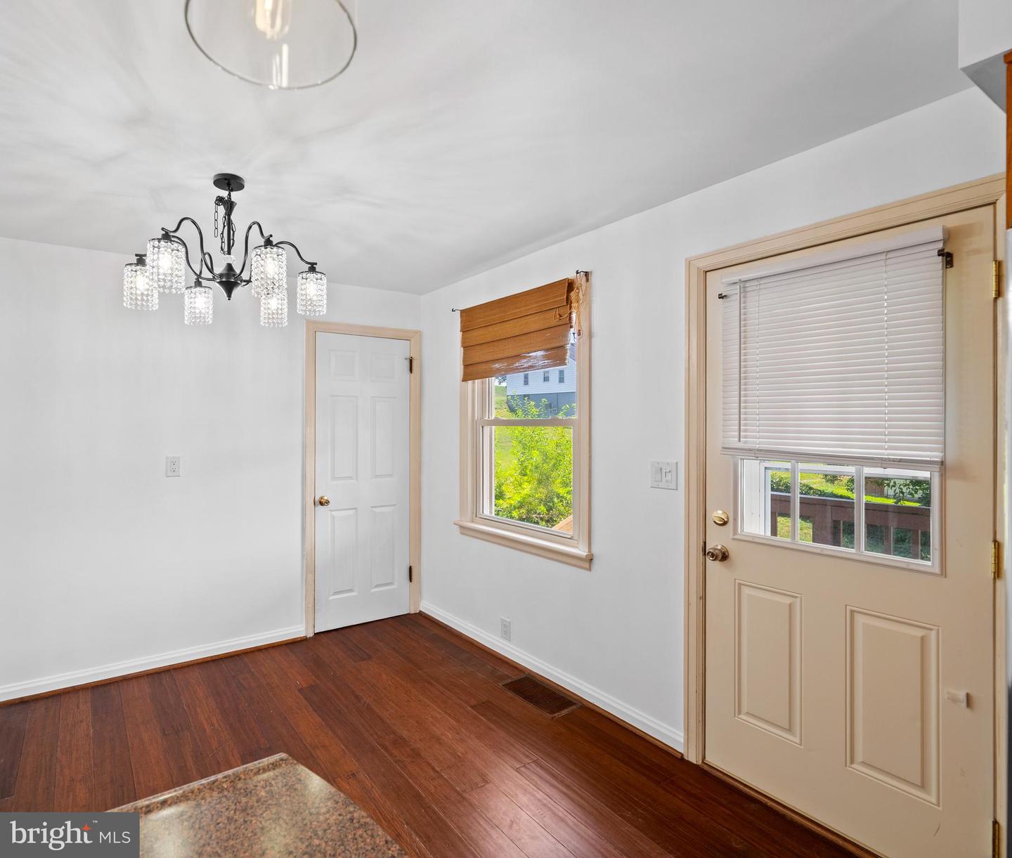 407 Ridgewood Ave Property Photo 6