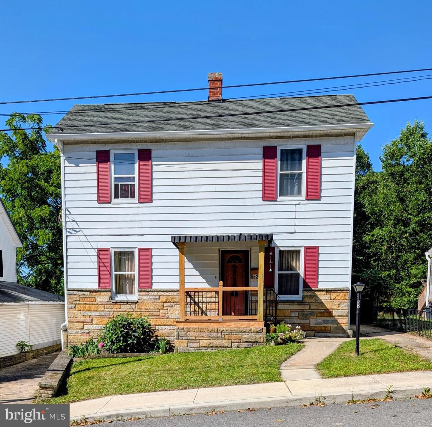 52 Linden St Property Photo 2
