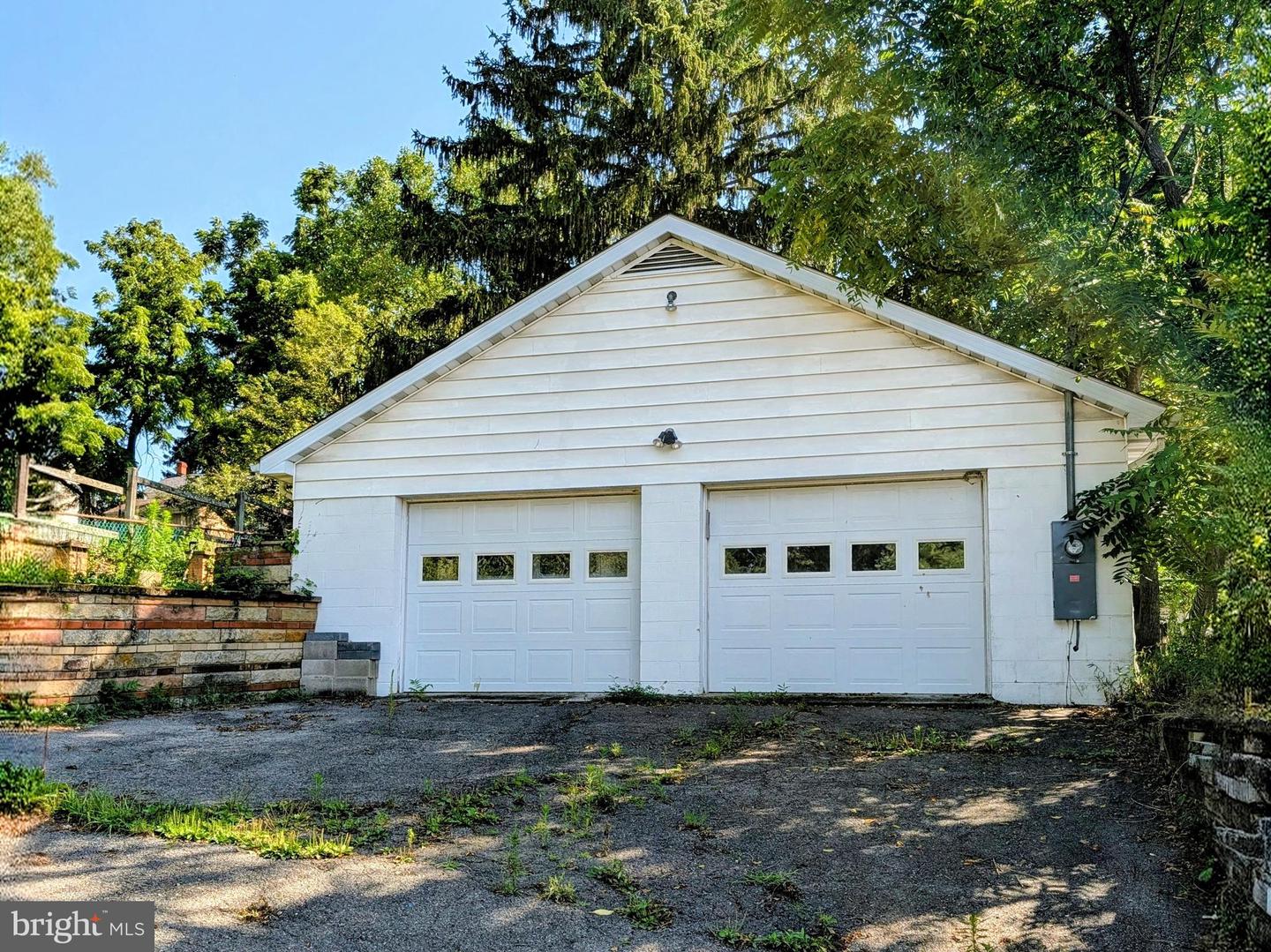52 Linden St Property Photo 3