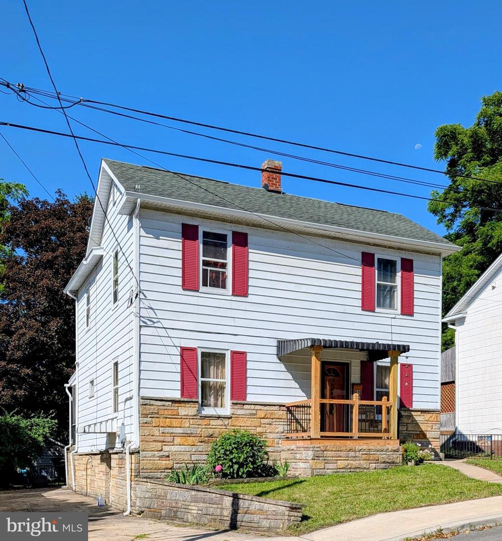 52 Linden St Property Photo 4