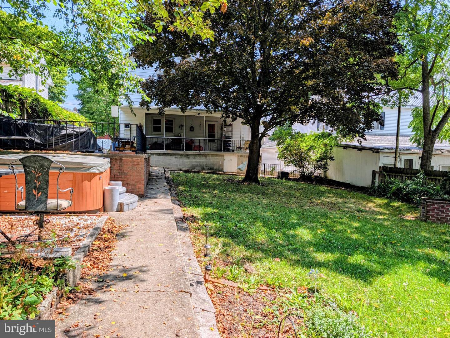 52 Linden St Property Photo 8
