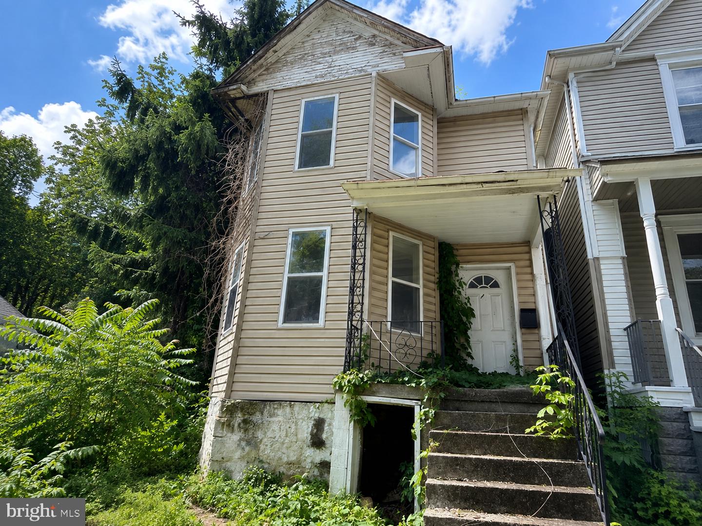122 JOHNSON ST Property Photo 1
