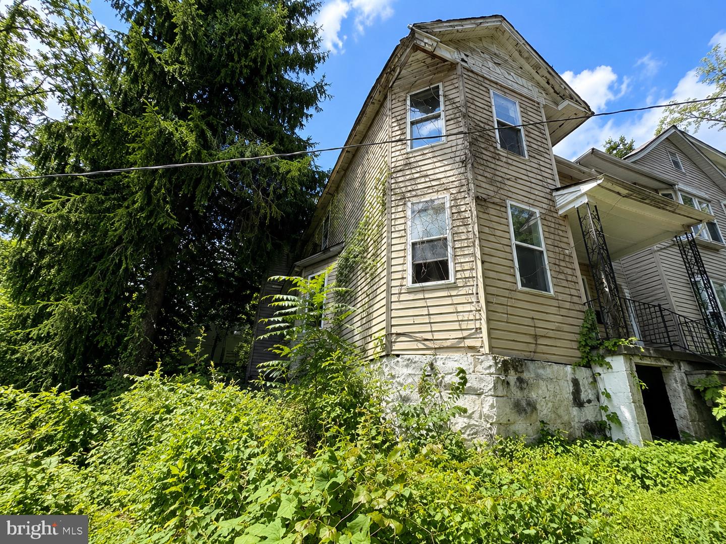 122 Johnson St Property Photo 3