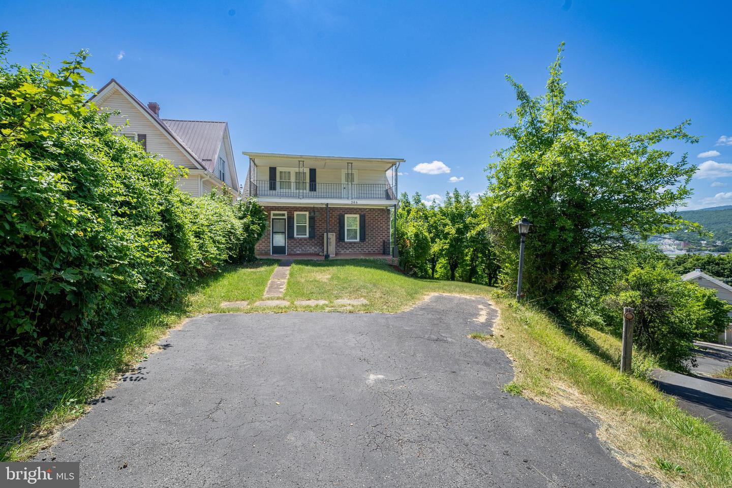 346 Williams St Property Photo 3