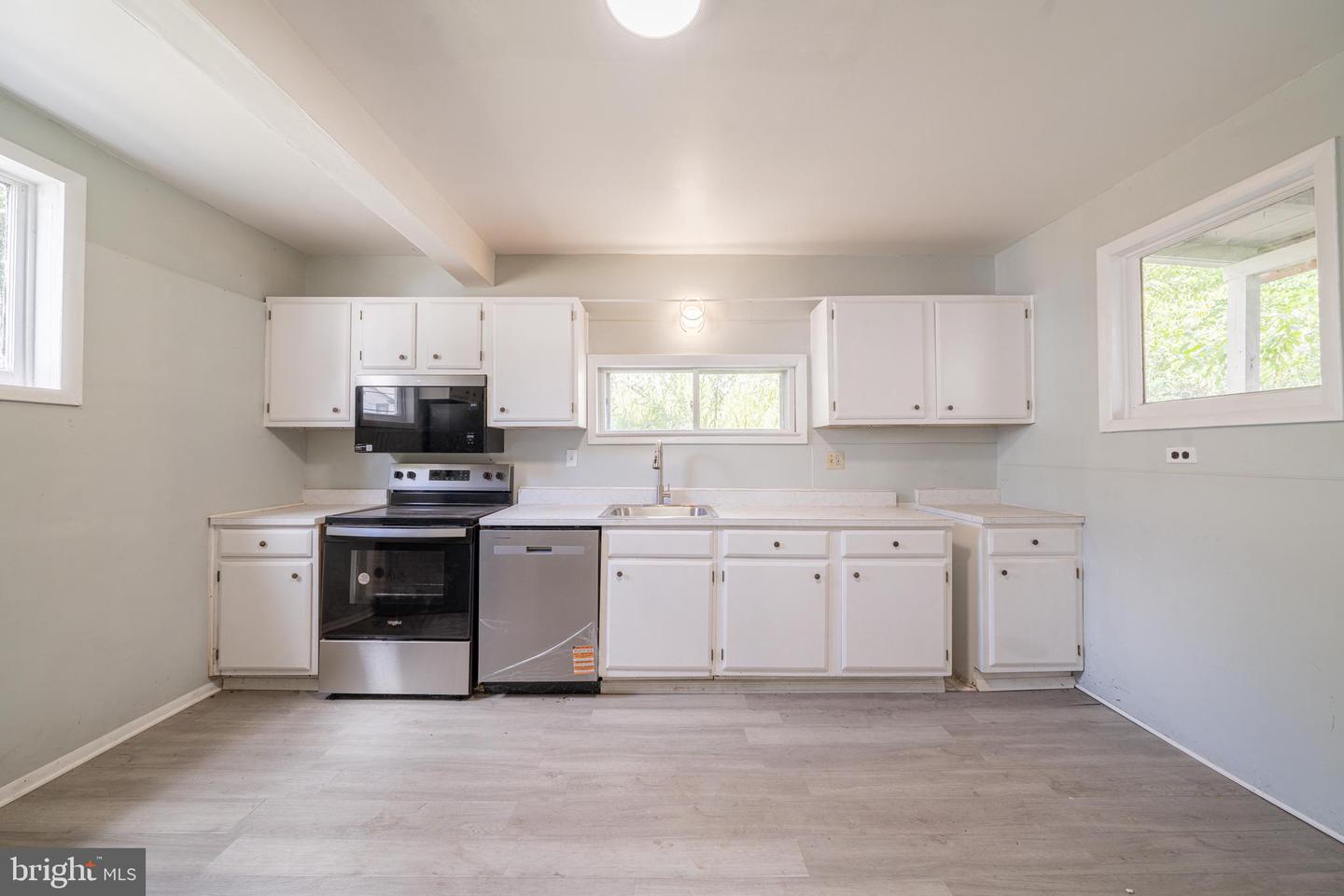 467 Goethe St Property Photo 7