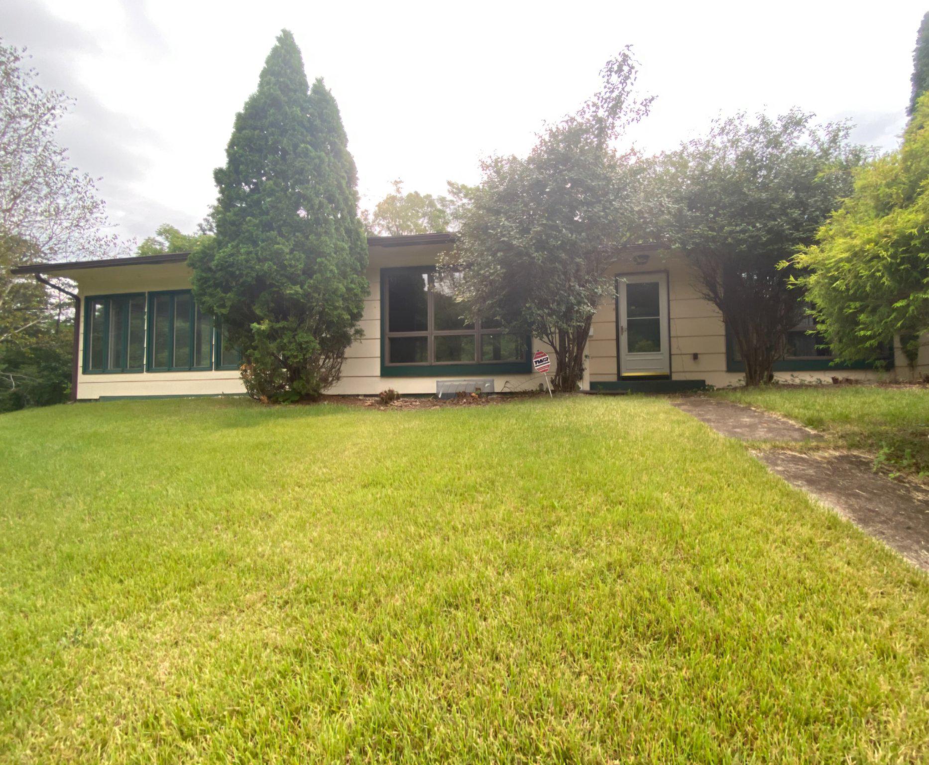 1807 Holland St Property Photo 3
