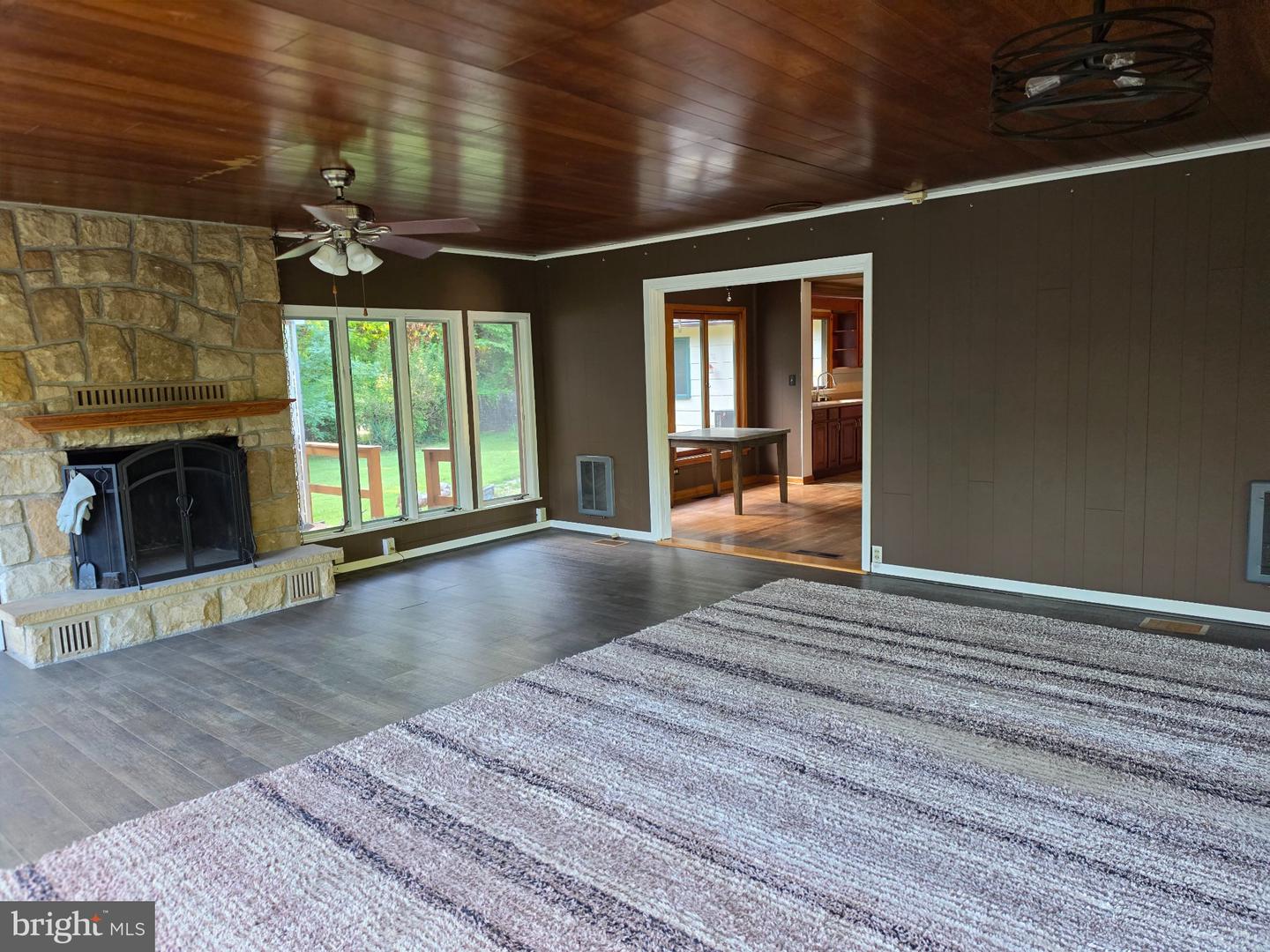 1807 Holland St Property Photo 8