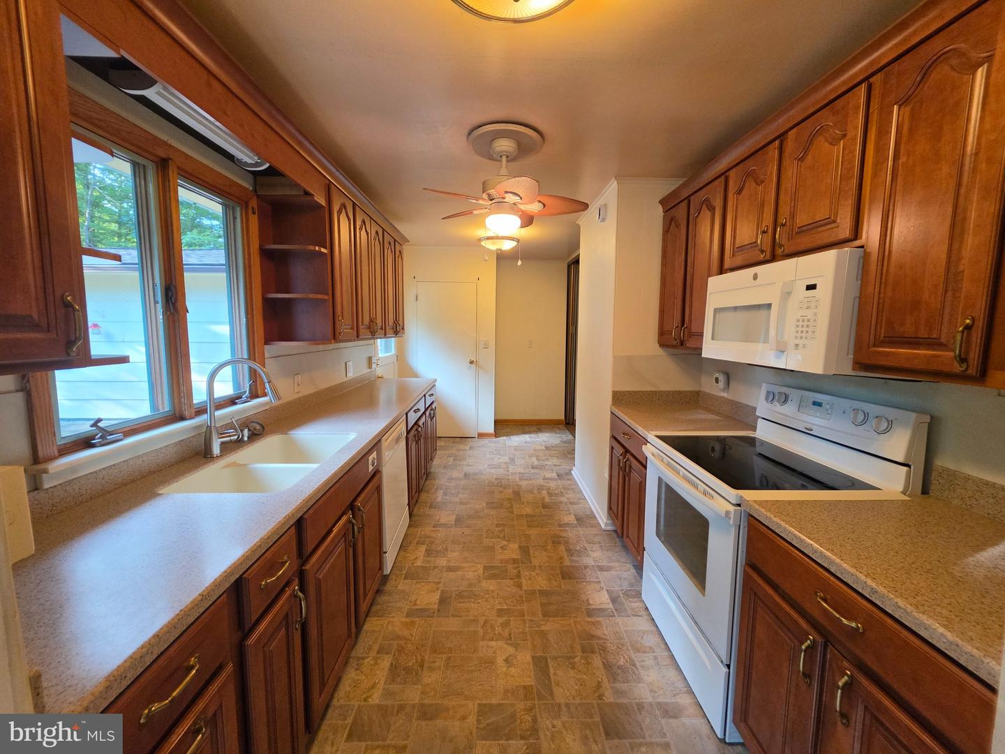 1807 Holland St Property Photo 9