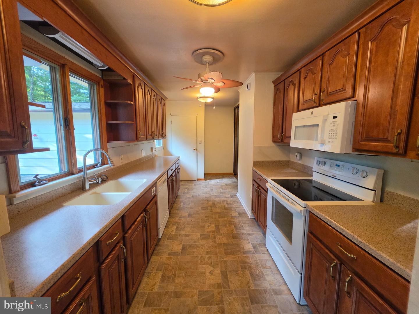 1807 Holland St Property Photo 10