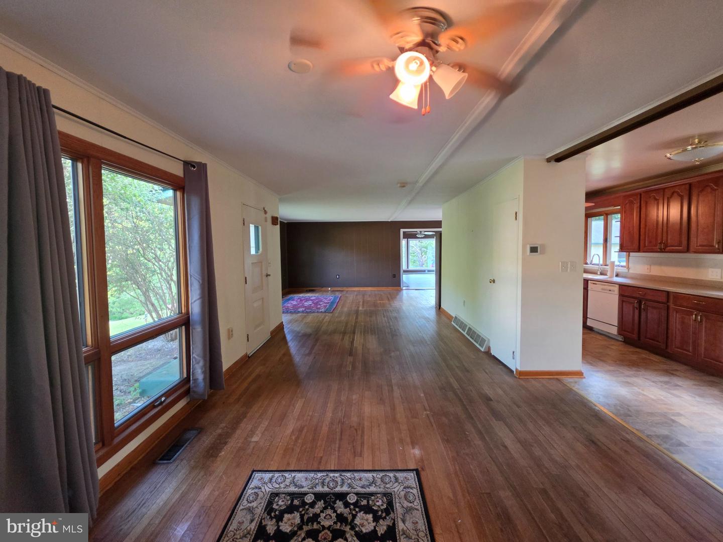 1807 Holland St Property Photo 14