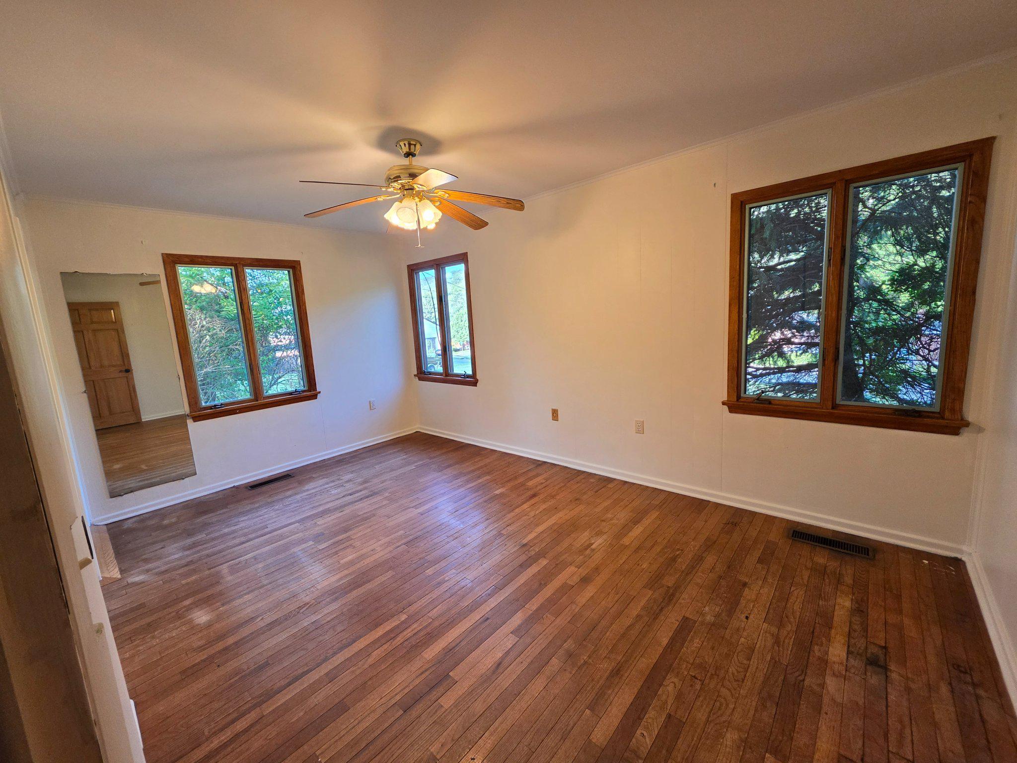1807 Holland St Property Photo 20