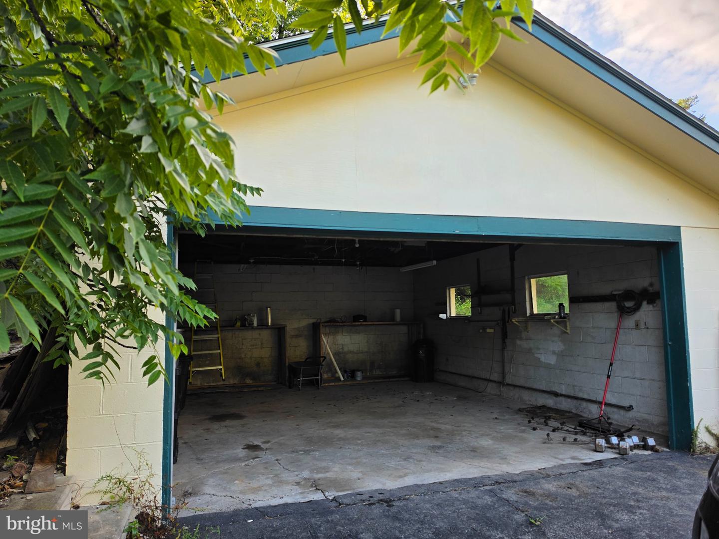 1807 Holland St Property Photo 31