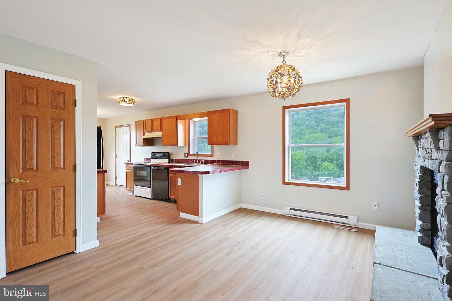 8 Furnace St Property Photo 6