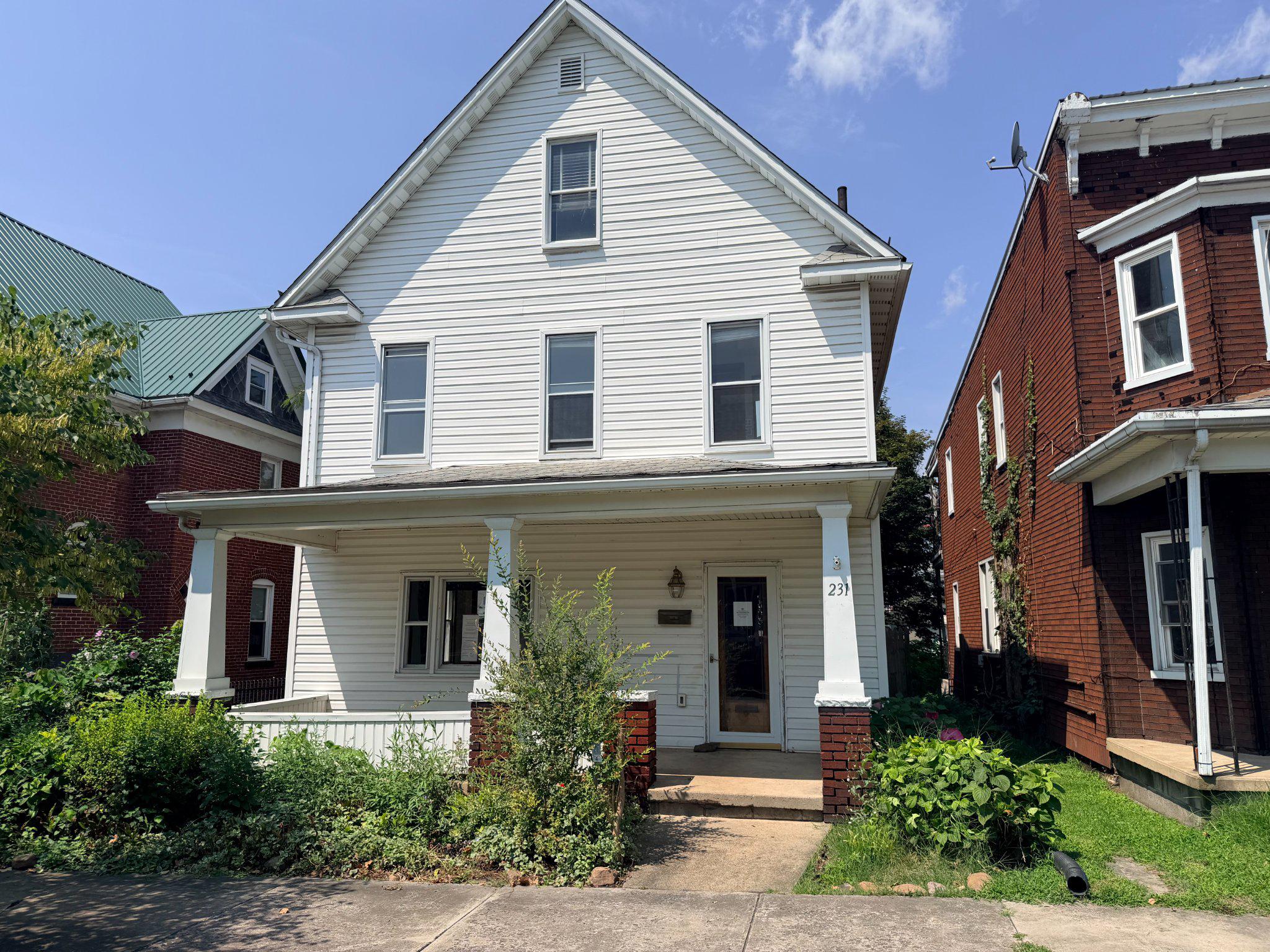 231 Race St Property Photo 1