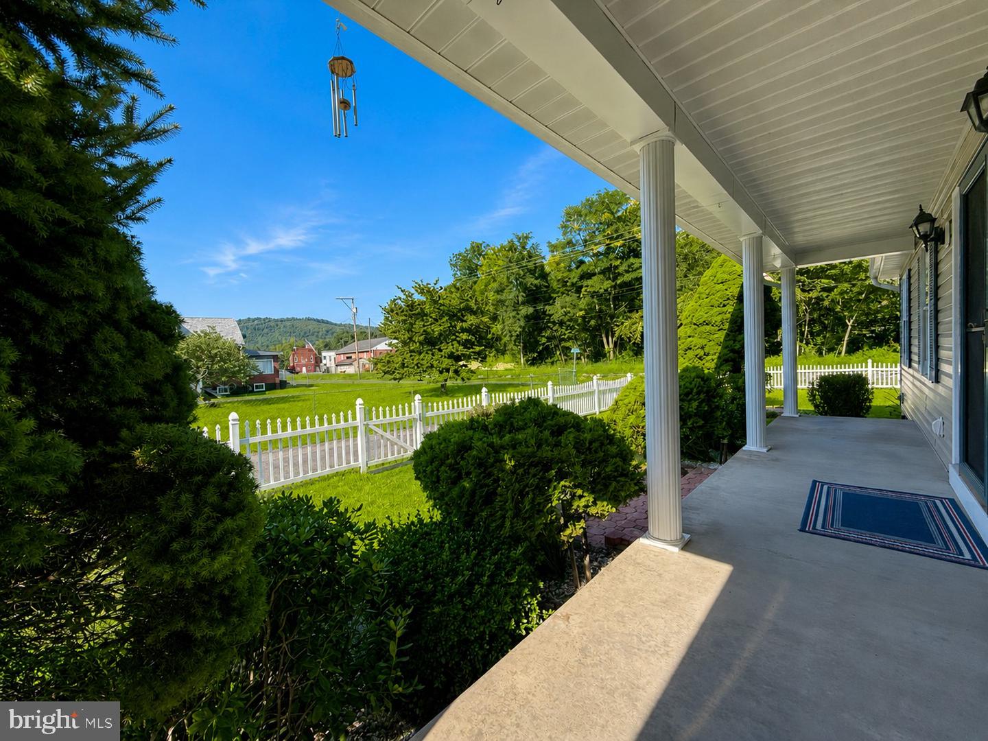 11 E Railroad St Property Photo 2