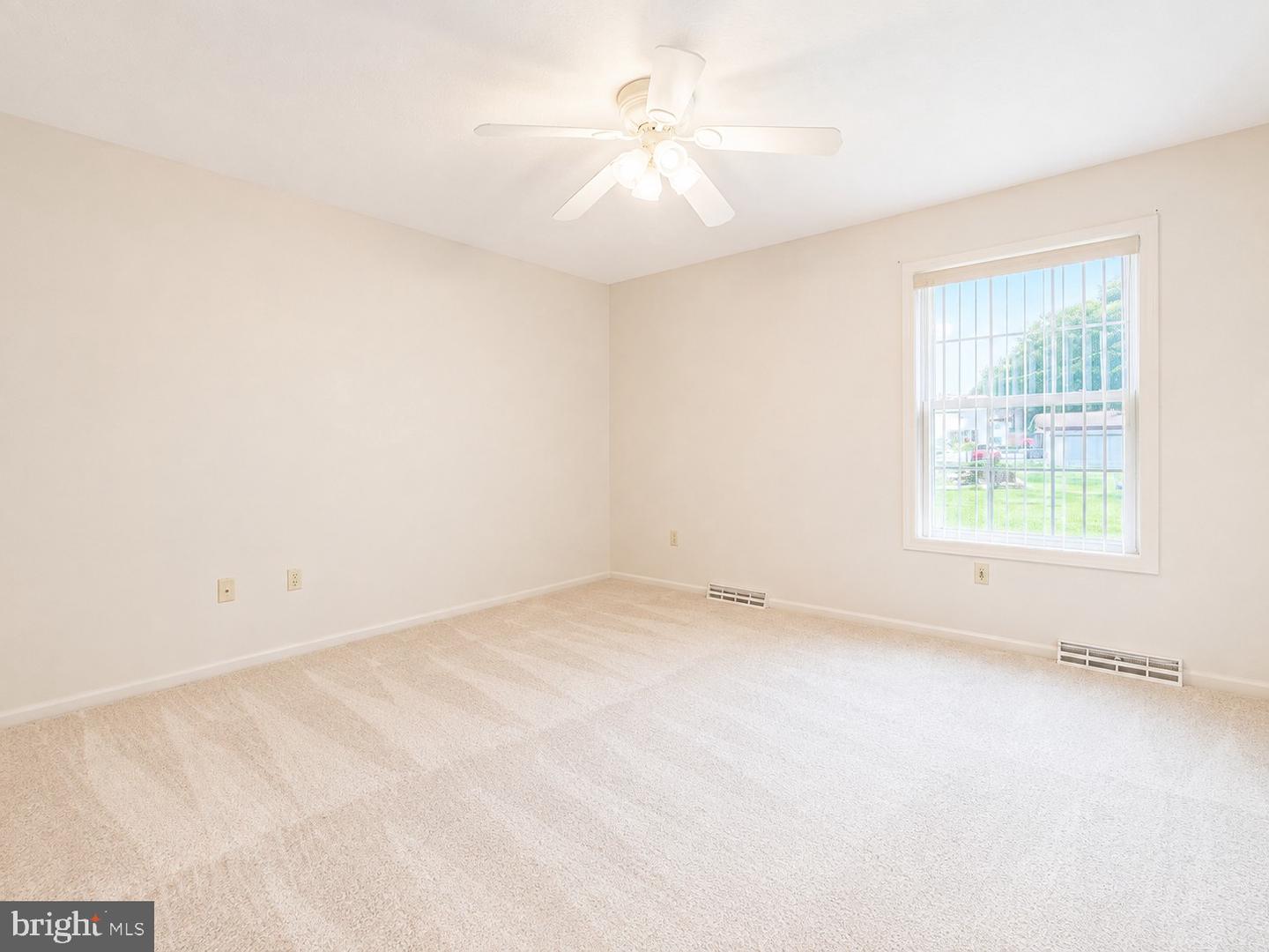 11 E Railroad St Property Photo 14