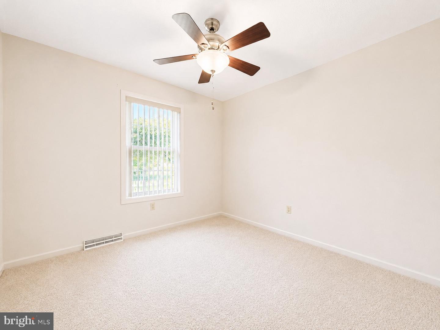 11 E Railroad St Property Photo 16