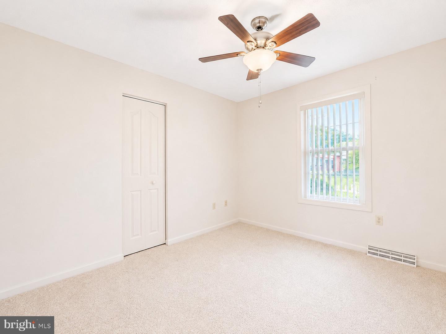 11 E Railroad St Property Photo 18
