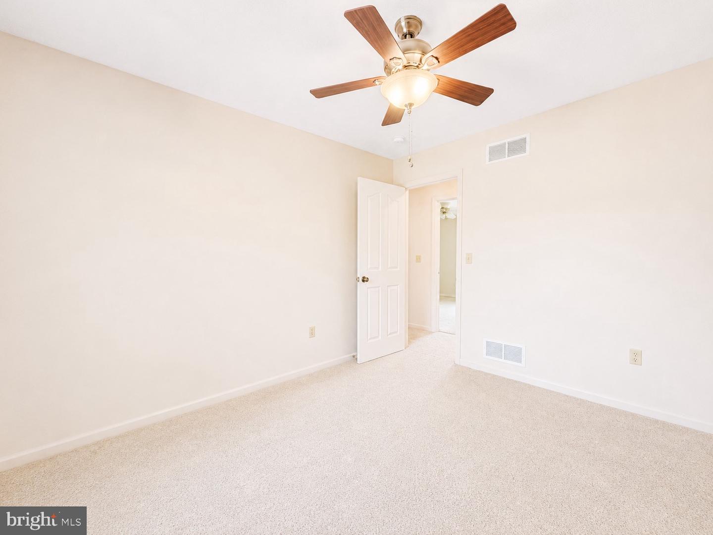 11 E Railroad St Property Photo 19