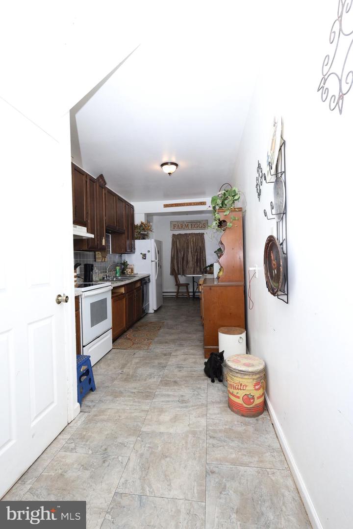 9 Boone St Property Photo 5