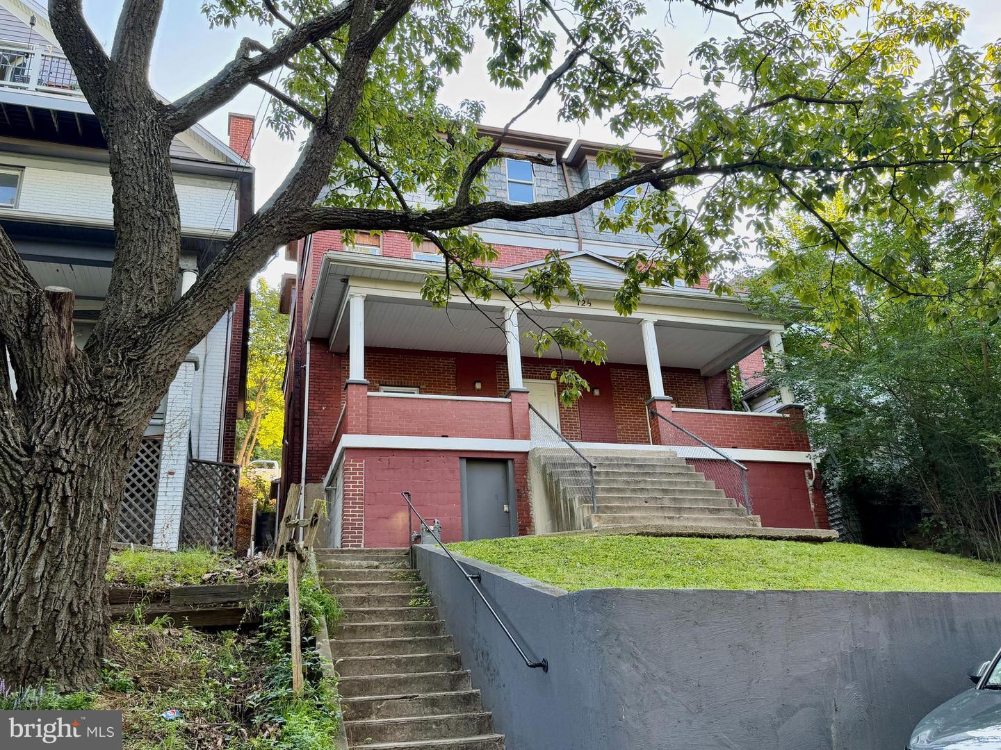 12 1/2 S WAVERLY TER Property Photo 1