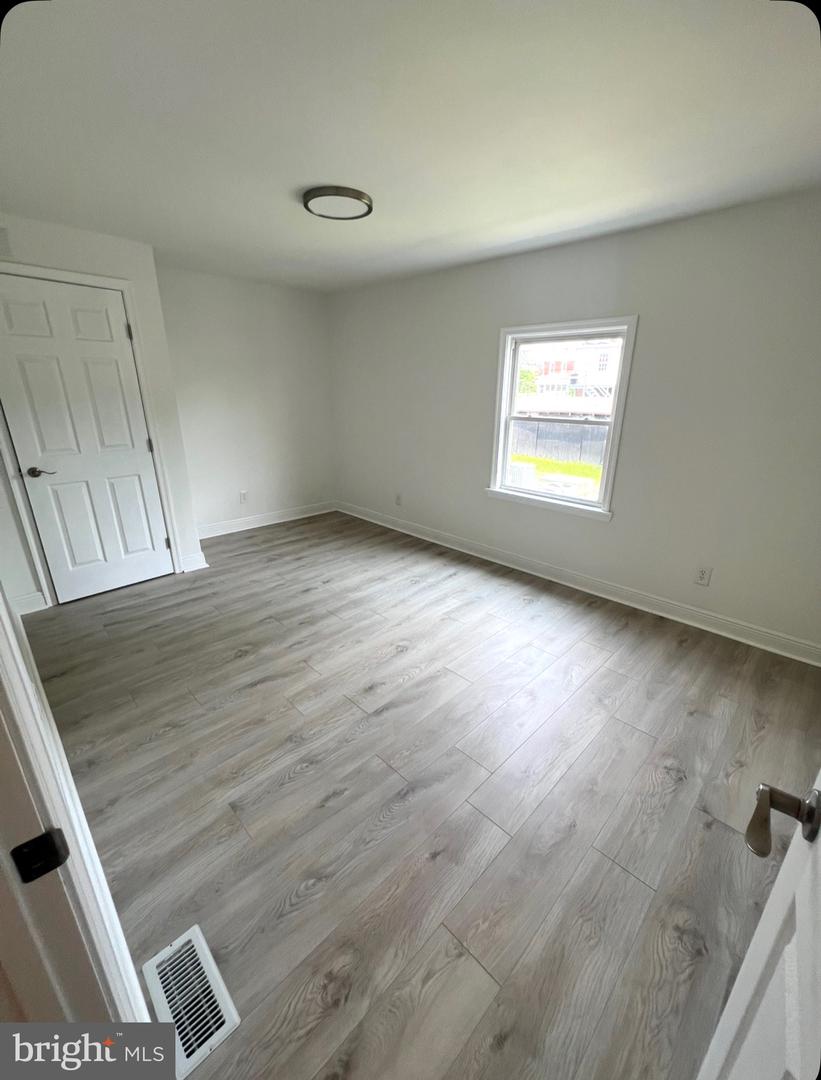 110 Seymour St Property Photo 8