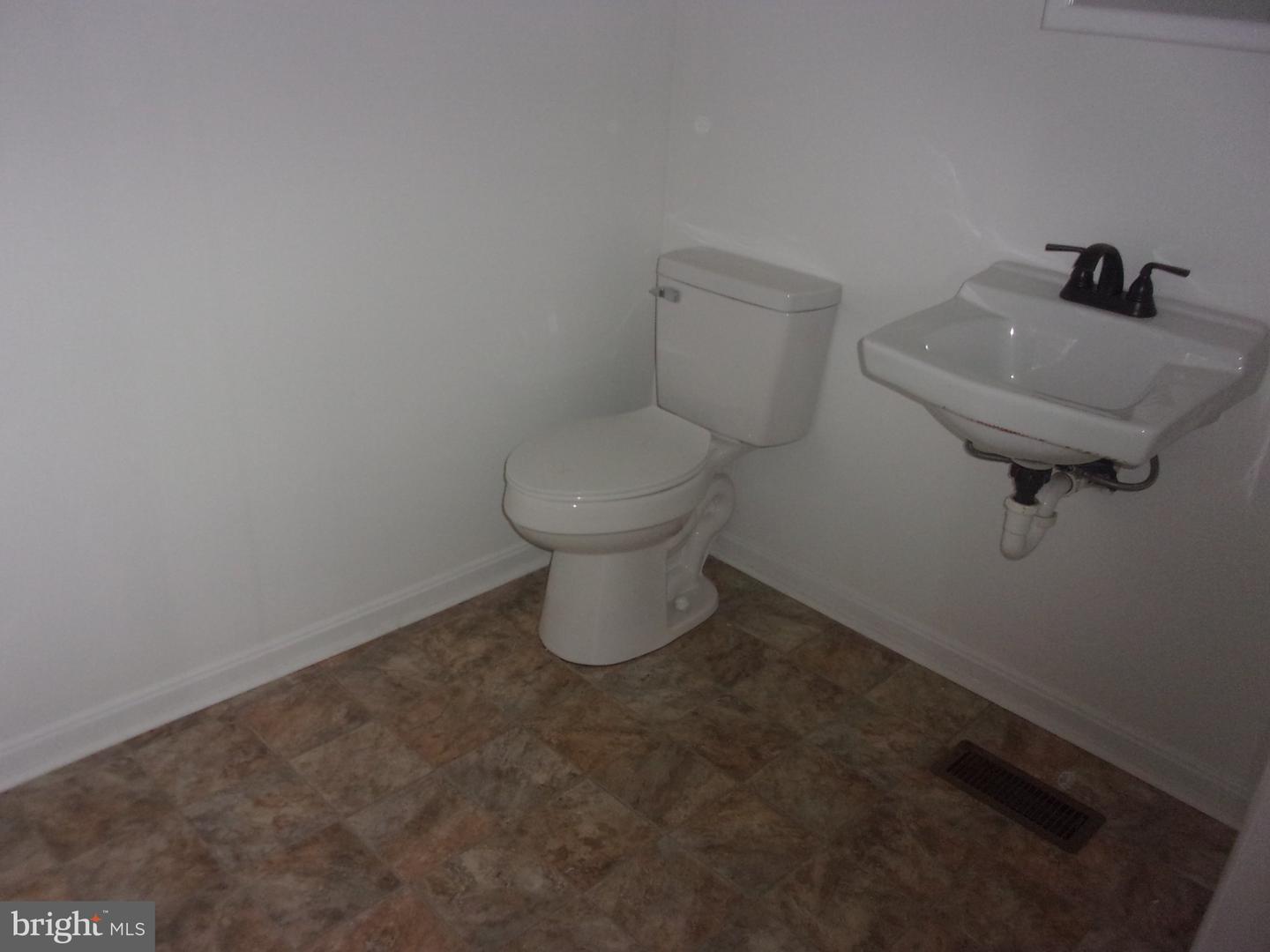 119 S Smallwood St Property Photo 6