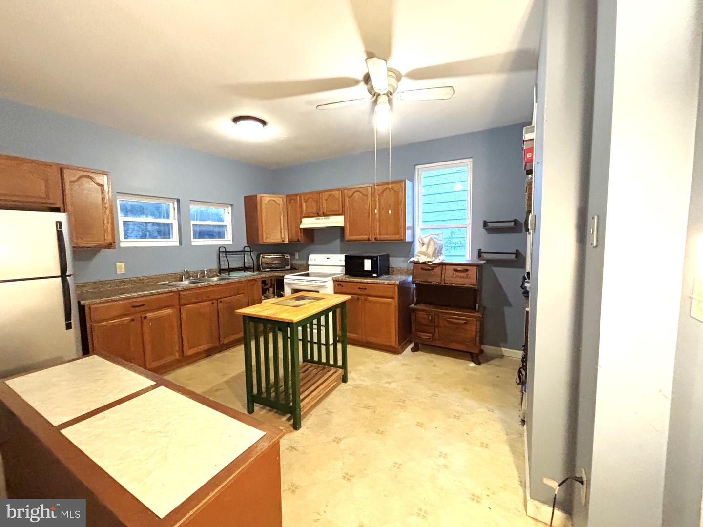 443 Goethe St Property Photo 2