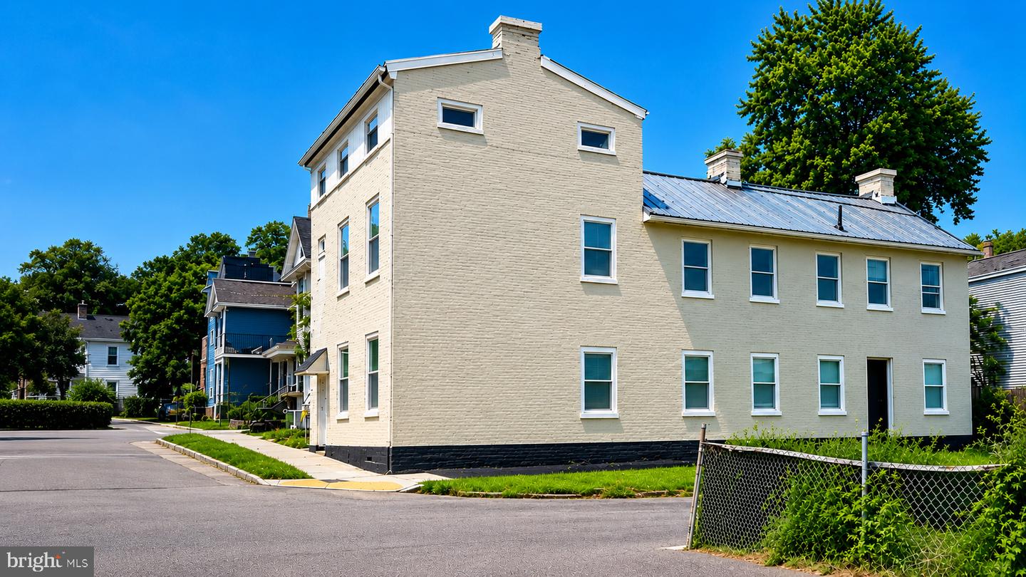 201 Spring St Property Photo 1