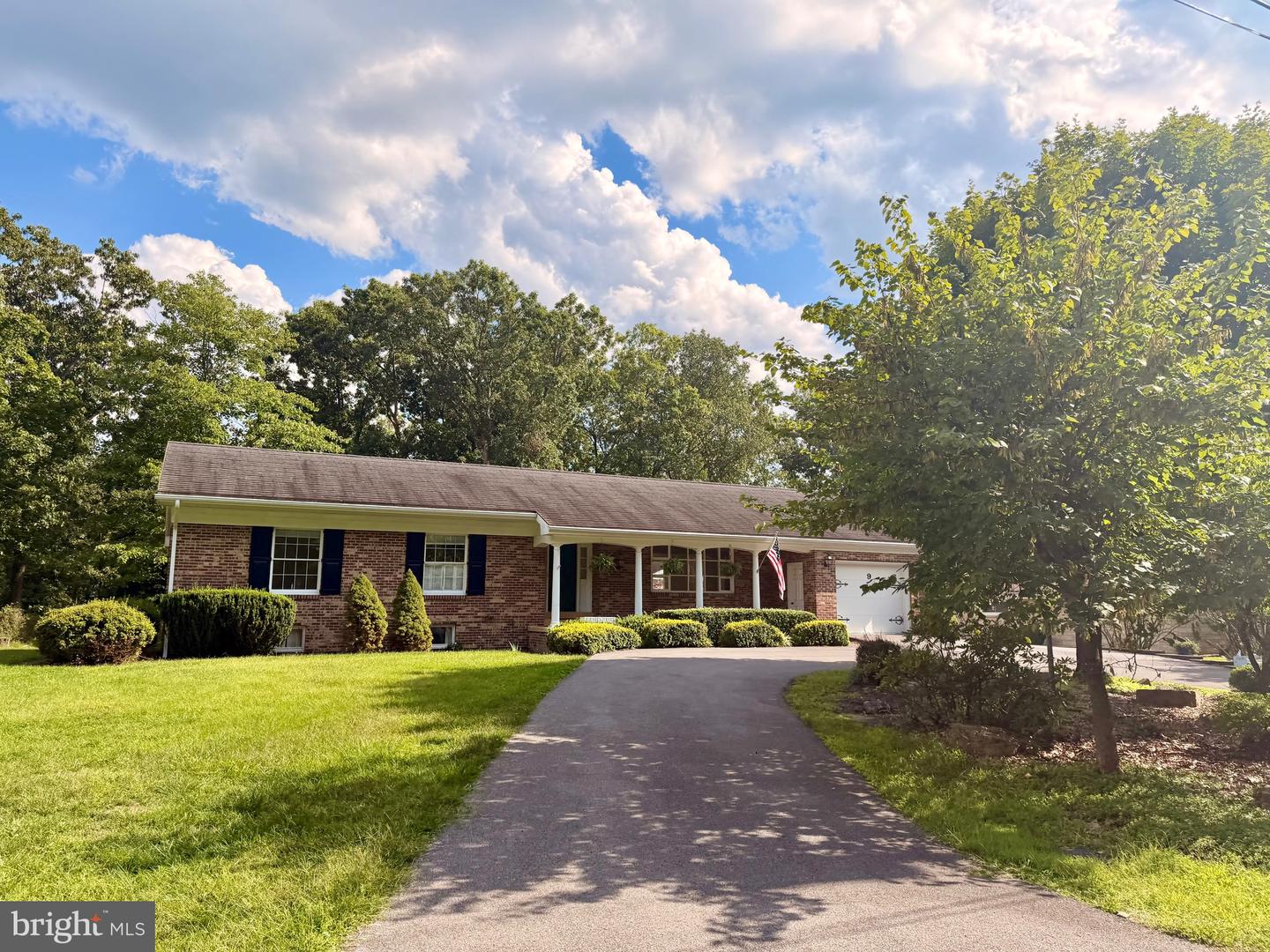 9 FOREST DR
